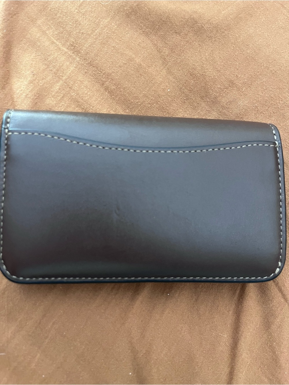 Coach Essential slim card case with Gold 'C' Hardware - Picture 2 of 7